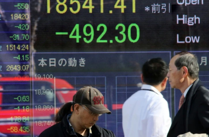 Le tableau des changes le 4 janvier 2016 Ă Tokyo