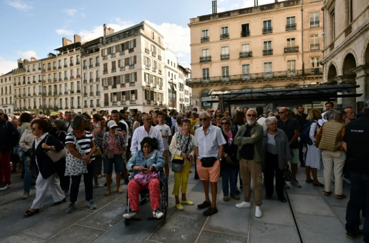 Rassemblement à Bayonne, le 4 août 2023, pour protester contre la violence après le décès d'un homme mortellement  agressé lors des fêtes de la ville fin juillet