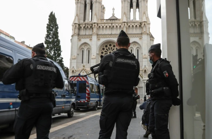 Des gendarmes sont déployés le 31 octobre 2020 à proximité de la basilique de Nice