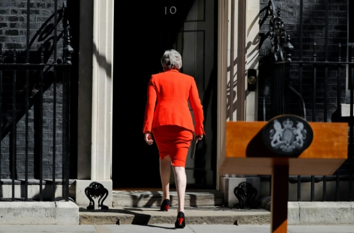 La Première ministre britannique Theresa May repart après avoir annoncé sa démission devant le 10 Downing Street, le 24 mai 2019