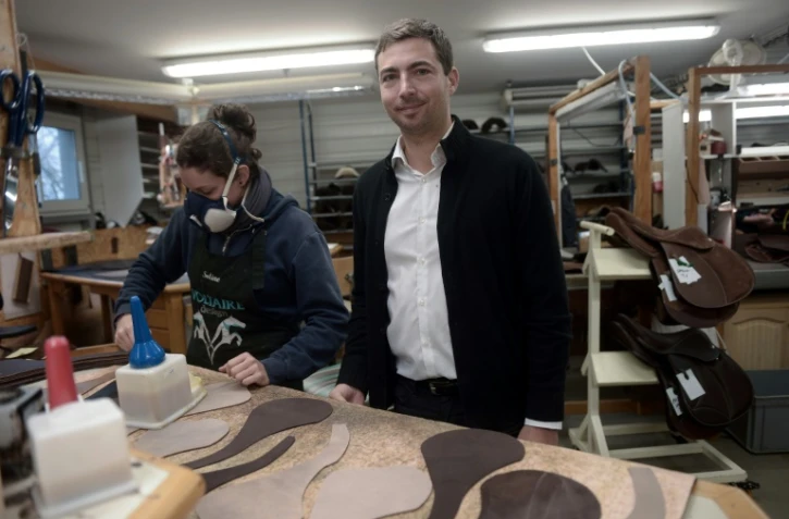 Brice Goguet, fondateur de la compagnie Voltaire, spécialisée dans la fabrication de selles sur mesure et high tech, dans les ateliers à Bassussarry, le 6 février 2017