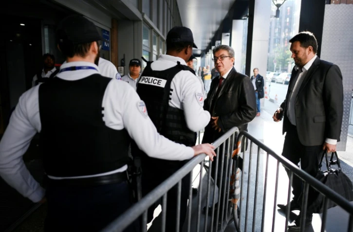 Arrivée de Jean-Luc Mélenchon dans les locaux de la police anticorruption (Oclciff) à Nanterre, jeudi 18 octobre 2018