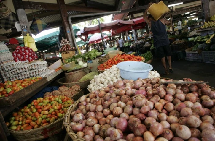 Légumes au petit marché (photo d'archives)
