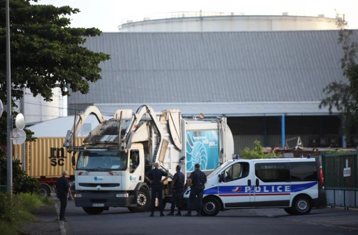 Mardi 5 Avril 2011

Les policiers devant la SRPP