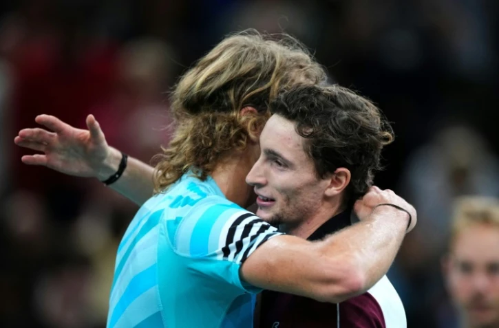 Ugo Humbert (d), dernier français en lice, après sa défaite face à Alexander Zverev, au Masters 1000 de Paris, le 1er novembre 2023