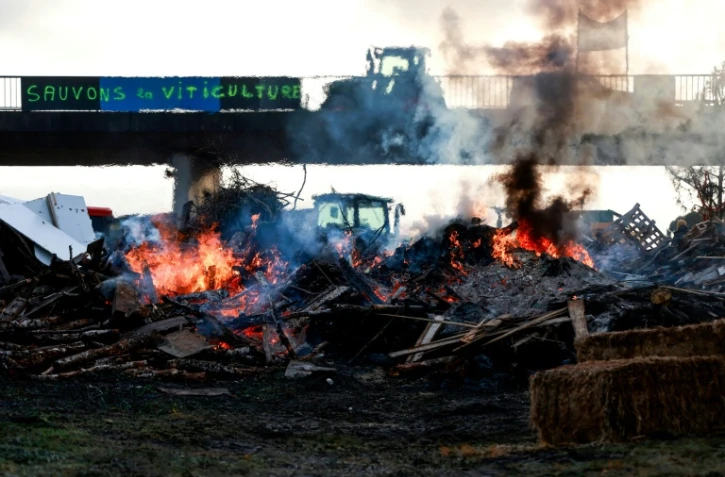 L'A63 à Cestas, au sud de Bordeaux, bloquée par des agriculteurs, le 22 décembre 2025