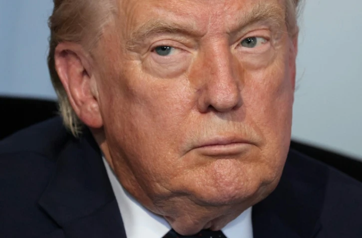 Le président américain Donald Trump prend part à un entretien avec son homologue français Emmanuel Macron, le 15 juin 2026 à Evian (Haute-Savoie)