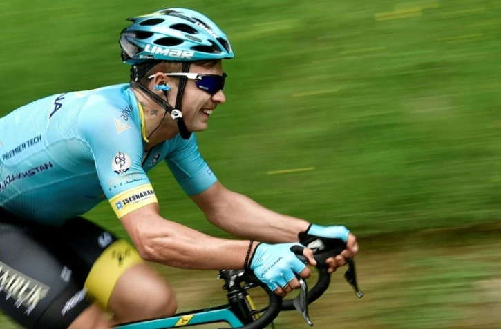 Le Kazakh Alexey Lutsenko (Astana) lors d'une échappée pendant la 2e étape du Dauphiné, le 5 juin 2017 entre Saint-Chamond et Arlanc