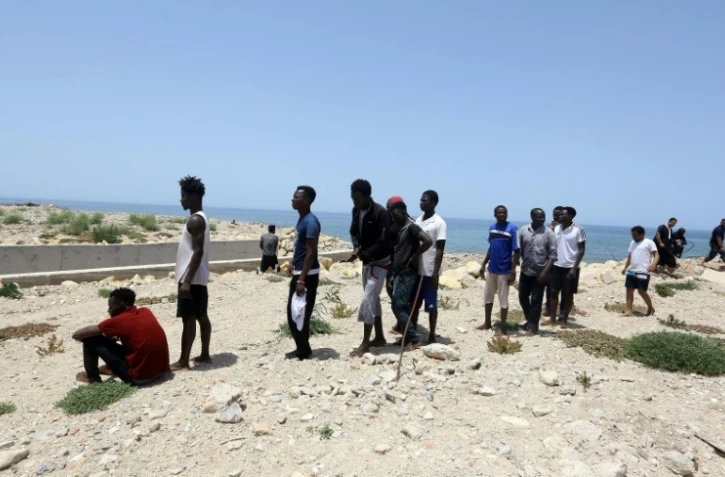 Migrants ayant survécu à un naufrage au large de la Libye. Trois bébés sont morts et une centaine de personnes sont portées disparues lors de ce nouveau drame en mer Méditerranée, le 29 juin 2018   