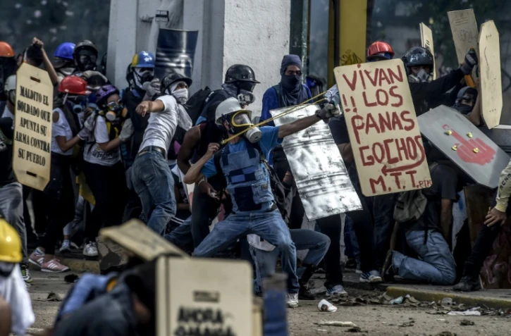 Heurts entre manifestants de l'opposition et forces de police, le 27 mai 2017 à Caracas, au Venezuela