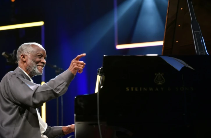 Le pianiste de jazz américain Ahmad Jamal se produit lors d'un concert à Marciac, dans le Gers, le 4 août 2016