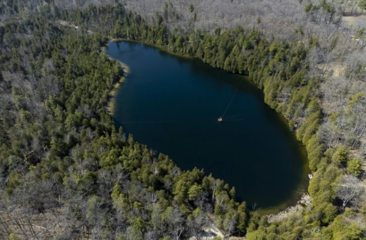 Vue aérienne du lac Crawford, près de Milton, le 12 avril 2023 au Canada