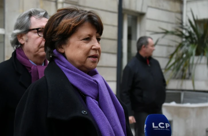 La maire de Lille Martine Aubry parle Ă la presse avant un bureau national du PS qui doit aborder le projet de loi Travail, le 7 mars 2016 Ă Paris