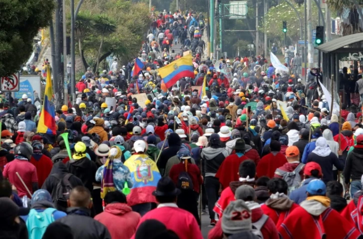 Des indigènes manifestent dans le centre de Quito, la capitale de l'Equateur, le 22 juin 2022