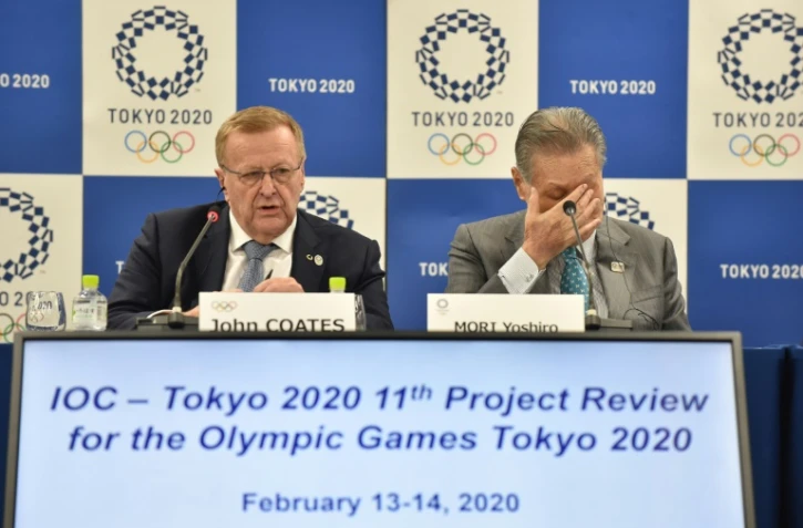 L'Australien John Coates lors d'une conférence de presse avec le patron du comité d'organisation des JO de Tokyo Yoshiro Mori  le 14 février 2020 à Tokyo