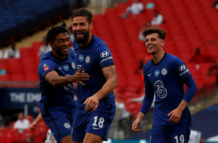 L'attaquant français de Chelsea Olivier Giroud (c) buteur contre Manchester United en demi-finale de Coupe d'Angleterre, le 19 juillet 2020 au stade de Wembley à Londres