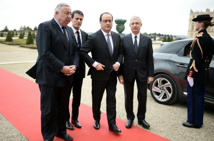 De GàD: Gérard Larcher, Manuel Valls, François Hollande et Claude Bartolone le 16 novembre 2015 à Versailles