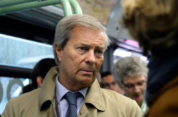 Vincent Bolloré dans le bus électrique "Bluebus" de la RATP, fabriqué par le groupe Bolloré, à Paris, le 30 mai 2016