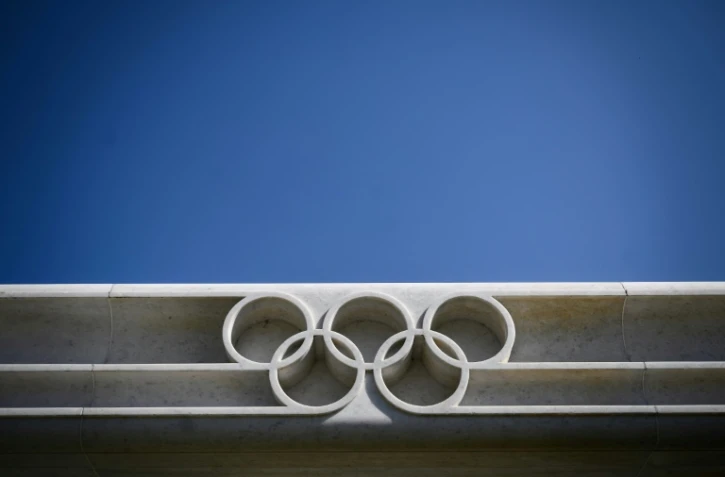 Les anneaux olympiques sur le fronton du siège du Comité international olympique, le 18 mars 2020 à Lausanne