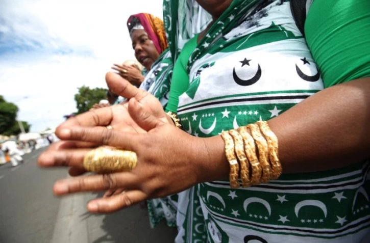 Dimanche 17 Avril 2011
Le président Sambi à la mosquée du Port
