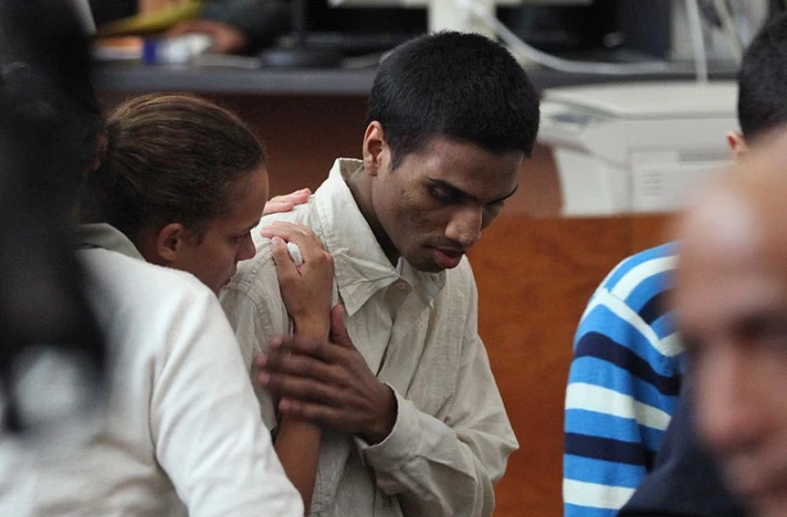 Mercredi 20 Avril 2011


 Procès de Juliano Verbard et de ses adeptes