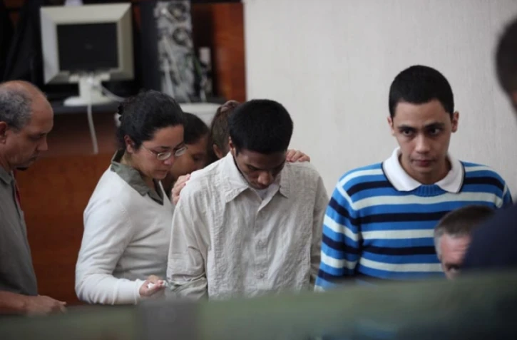 Mercredi 20 Avril 2011


 Procès de Juliano Verbard et de ses adeptes