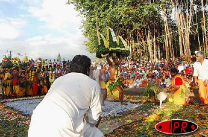 Marche sur le feu (Photo archives)