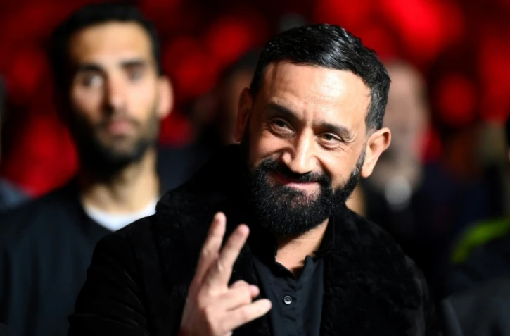Cyril Hanouna assiste au combat de boxe poids lourds entre Tony Yoka et Carlos Takam au Zénith de Paris le 11 mars 2023