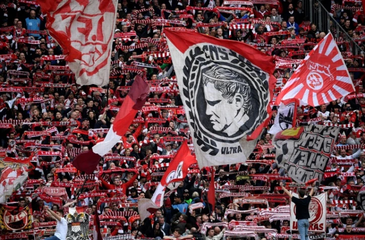Supporters de Cologne lors d'un match de Bundesliga à domicile contre le Bayern Munich le 16 février 2020