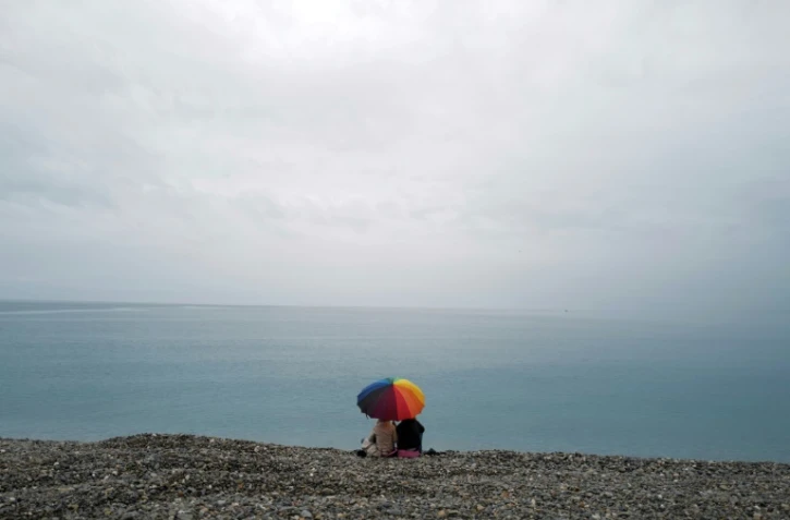 Détente sur la plage de Nice, le 1er mai 2021