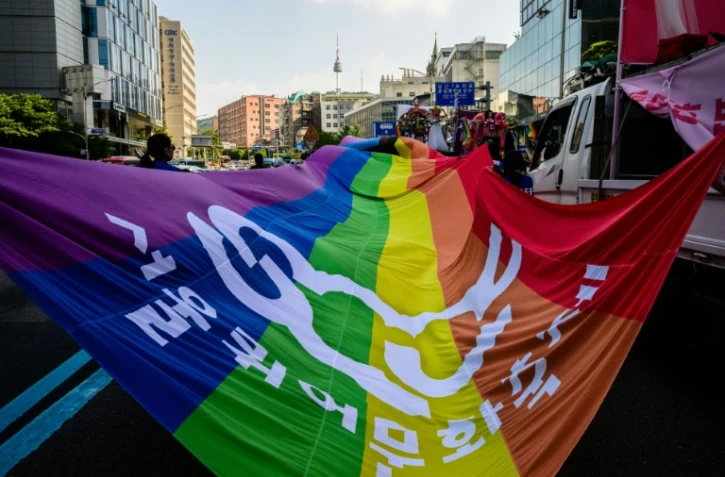 A Séoul, des dizaines de milliers de personnes défilent le 1er juin 2024 pour la marche des Fiertés, l'une des plus importantes en Asie
