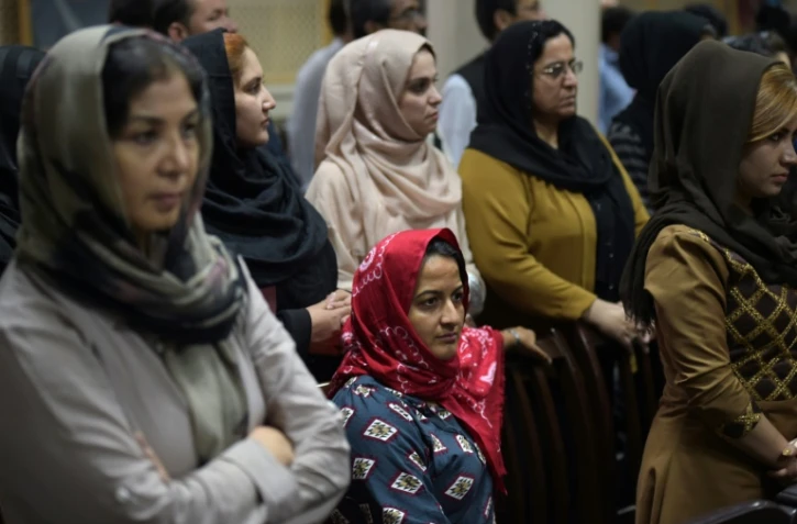 Par tradition et conservatisme, les noms des femmes en Afghanistan sont souvent omis sur les cartons d'invitations et même les pierres tombales