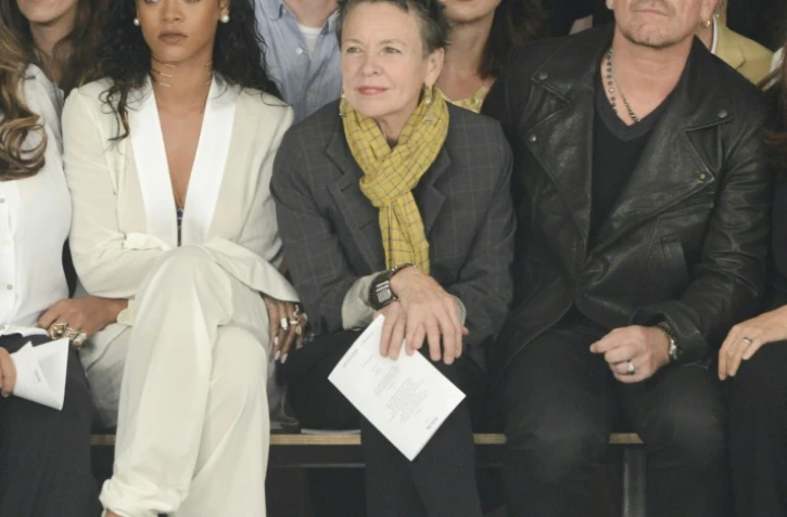 La chanteuse Rihanna (g) et le chanteur Bono (d), à un défilé de mode à New York le 7 septmebre 2014