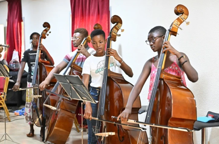 Des membres de la philarmonie d'Odienné, en Côte d'Ivoire, le 21 mai 2024