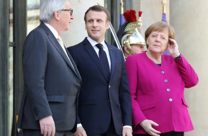 Le président de la Commission européenne Jean-Claude Juncker, le président français Emmanuel Macron et la chancelière allemande Angela Merkel à Paris le 26 mars 2019