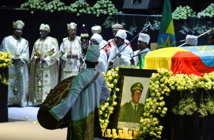 Des responsables religieux rendent hommage au chef d'état-major de l'armée, Seare Mekonnen, lors d'une cérémonie à Addis Abeba, le 25 juin 2019