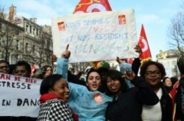 Retraités et professionnels de l'aide aux personnes âgées se mobilisent