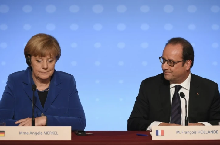 Angela Merkel (g) et François Hollande, le 2 octobre 2015 lors d'une conférence de presse commune à Paris