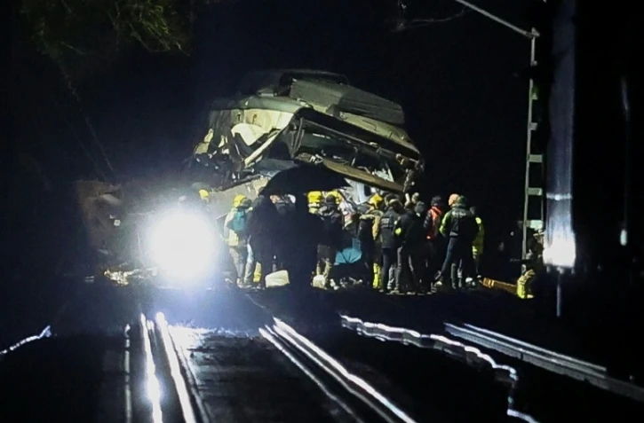 Les secours à l'oeuvre près de Gelida après un accident de train, dans la nuit du 20 au 21 janvier 2026