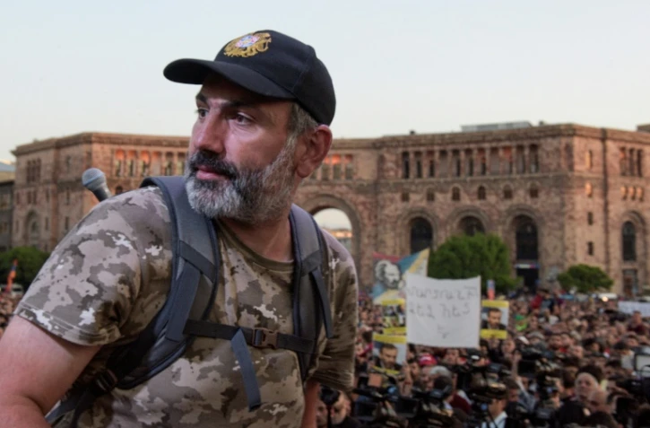 Le chef de l'opposition armnienne Nikol Pachinian lors d'une manifestation à Erevan, le 26 avril 2018