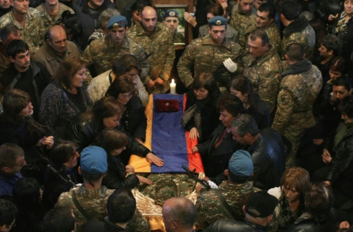 Obsèques le 4 avril 2016 à Erevan d'un Arménien tué dans les combats entre forces arméniennes et azerbaïdjanaises