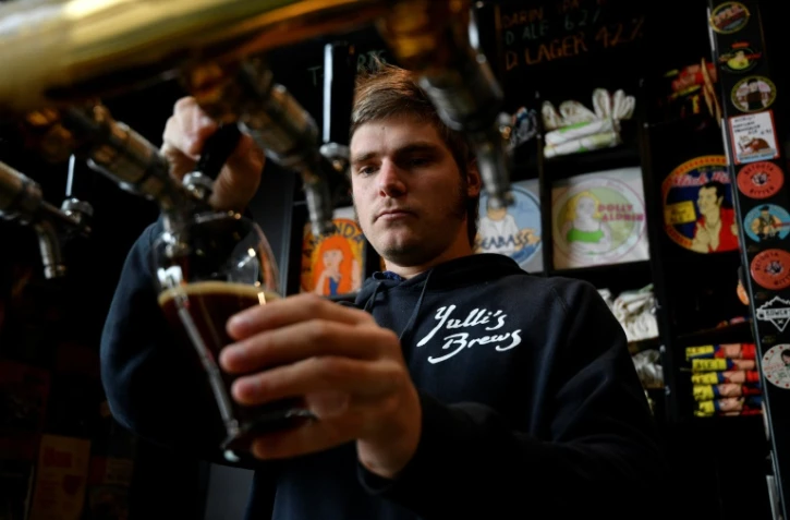 James Harvey, patron du bar Yulli's Brews, le 15 mai 2020 Ă Sydney, en Australie