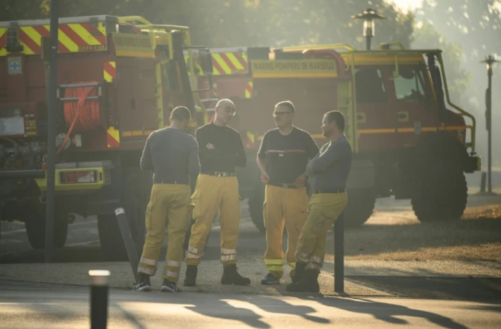 Des pompiers sur la commune de Lège-Cap-Ferret, le 28 juillet 2026.