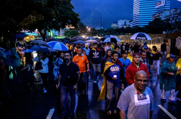 Des opposants au président Nicolas Maduro, le 13 juillet 2017 à Caracas 