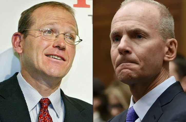 A gauche David Calhoun, futur patron de Boeing, le 16 février 2004 et Dennis Muilenburg, le patron sortant de l'avionneur, le 30 octobre 2019