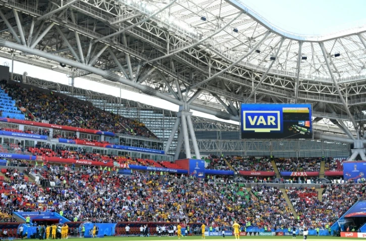 Utilisation de l'assistance vidéo à l'arbitrage (VAR) lors du match entre la France et l'Australie au Mondial, le 16 juin 2018 à Kazan