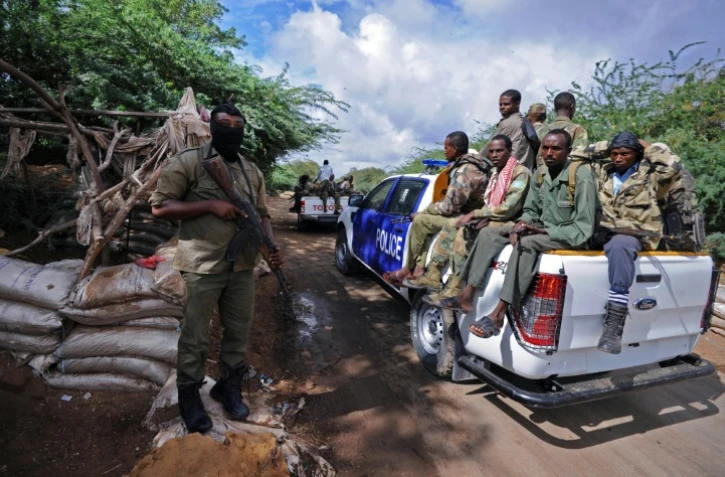 Des soldats somaliens patrouillent dans les environs de Mogadiscio, le 10 octobre 2015