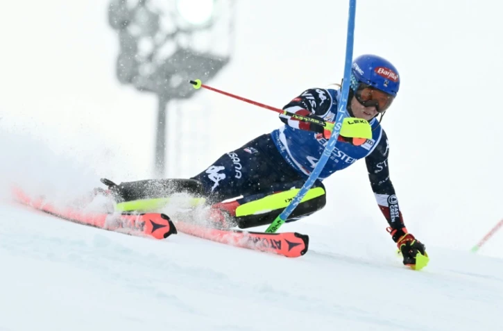 L'Américaine Mikaela Shiffrin vainqueur de sa 100e course en Coupe du monde au slalom de Sestrières (Italie), le 23 février 2025