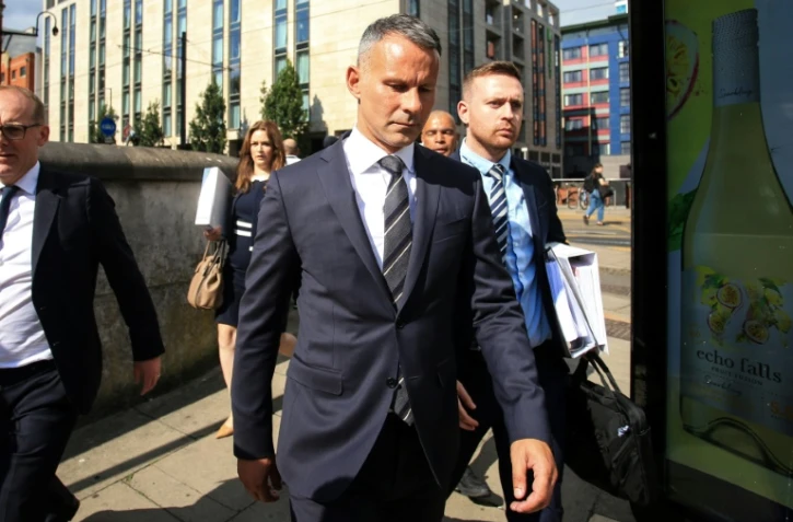 L'ex-star de manchester United Ryan Giggs jugé pour violences conjugales quitte le tribunal de Manchester Minshull, le 8 août 2022 