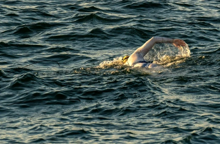Une photo diffusée par Jon Washer Photography montrant Sarah Thomas une Américaine qui a vaincu un cancer traversant la Manche le 17 septembre 2019
